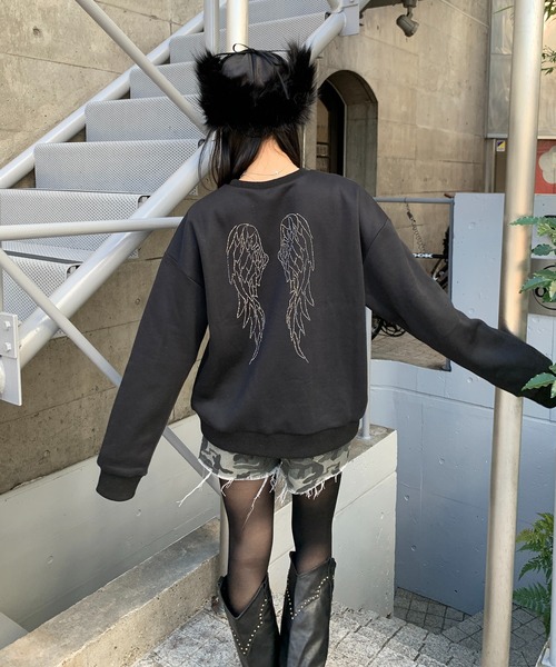 lilful（リルフル）の「羽モチーフ ラインストーン バックデザイン 裏起毛スウェット（スウェット・レディース・オートミール/ブラック/グレー・F）」の8枚目の写真