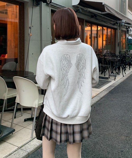 lilful（リルフル）の「羽モチーフ ラインストーン バックデザイン 裏起毛スウェット（スウェット・レディース・オートミール/ブラック/グレー・F）」の21枚目の写真