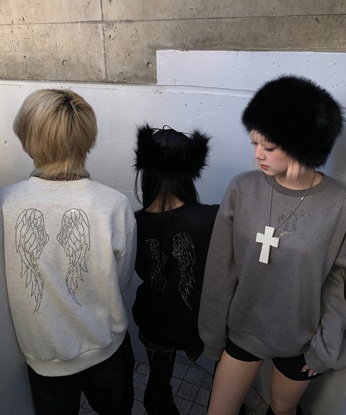 lilful（リルフル）の「羽モチーフ ラインストーン バックデザイン 裏起毛スウェット（スウェット・レディース・オートミール/ブラック/グレー・F）」の4枚目の写真