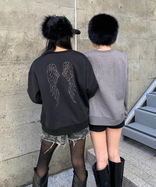 lilful（リルフル）の「羽モチーフ ラインストーン バックデザイン 裏起毛スウェット（スウェット・レディース・オートミール/ブラック/グレー・F）」の5枚目の写真