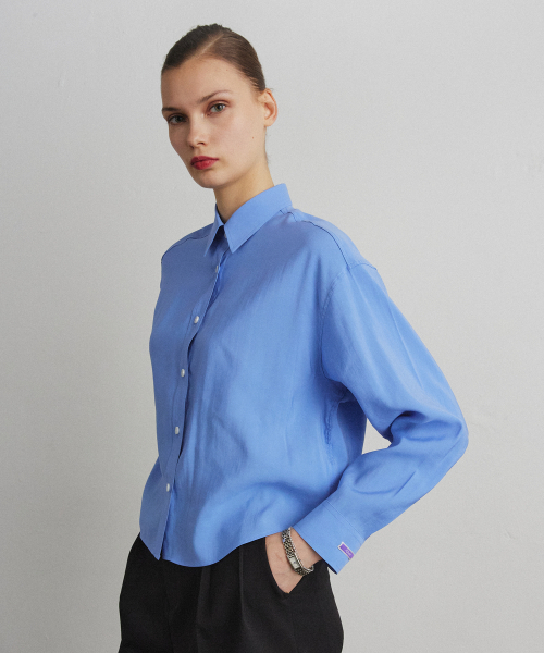 AHRE(アフレ)の「LIGHT TAILORED SHIRT_BLUE(シャツ/ブラウス・レディース・その他・ONE)」の4枚目の写真