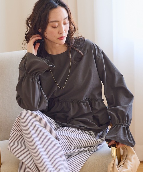 Elura（エルーラ）の「アイロンいらずペプラムブラウス/634735（シャツ/ブラウス・レディース・ダークブラウン/ライトブルー/オフホワイト・FREE）」の6枚目の写真