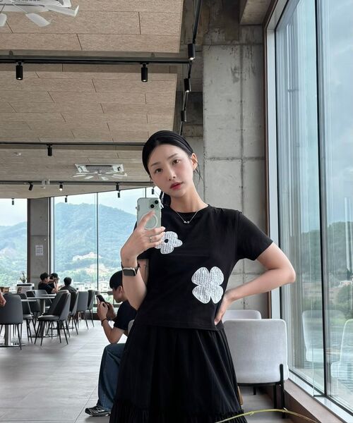 RuNaKi'Hu'(ルナキフ)の「WXT043綿菓子レースアップリケ半袖Tシャツ(BLACK)(Tシャツ/カットソー・レディース・その他・1/2)」の2枚目の写真