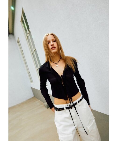 LCDC TM(エルシーディーシーティーエム)の「RUFFLE CARDIGAN BLOUSE(シャツ/ブラウス・レディース・ブラック・SS)」の4枚目の写真