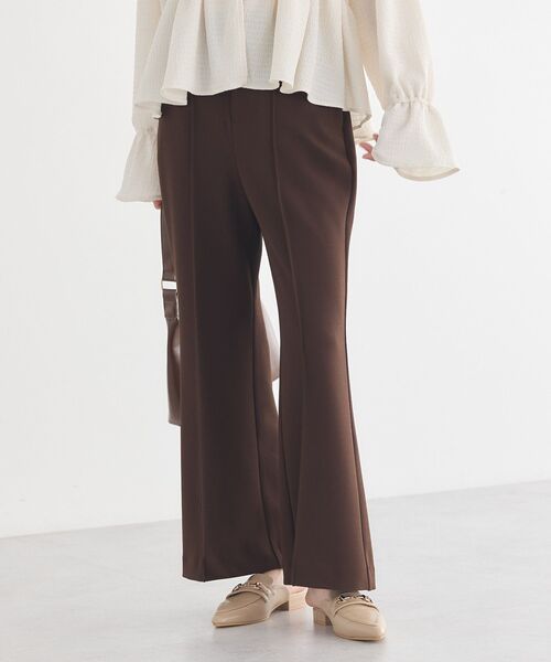 earth music&ecology（アースミュージックアンドエコロジー）の「センターシームフレアパンツ（その他パンツ・レディース・ライトベージュ/グレー/ブラック/ブラウン・S/M）」の4枚目の写真