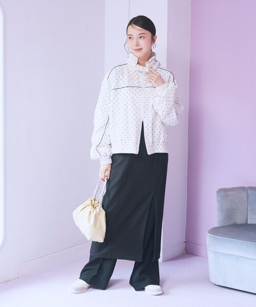 earth music&ecology（アースミュージックアンドエコロジー）の「センターシームフレアパンツ（その他パンツ・レディース・ライトベージュ/グレー/ブラック/ブラウン・S/M）」の8枚目の写真