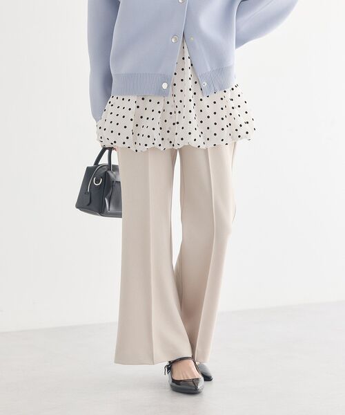 earth music&ecology（アースミュージックアンドエコロジー）の「センターシームフレアパンツ（その他パンツ・レディース・ライトベージュ/グレー/ブラック/ブラウン・S/M）」の10枚目の写真