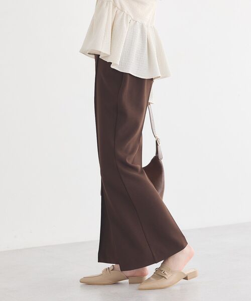 earth music&ecology（アースミュージックアンドエコロジー）の「センターシームフレアパンツ（その他パンツ・レディース・ライトベージュ/グレー/ブラック/ブラウン・S/M）」の15枚目の写真