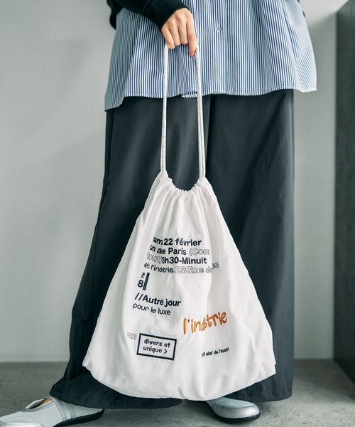 LEPSIM(レプシィム)の「パラコード刺繍トート 638746(トートバッグ・レディース・ライトブルー/ブラック/オフホワイト・ONE SIZE)」の2枚目の写真