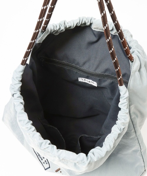 LEPSIM(レプシィム)の「パラコード刺繍トート 638746(トートバッグ・レディース・ライトブルー/ブラック/オフホワイト・ONE SIZE)」の6枚目の写真