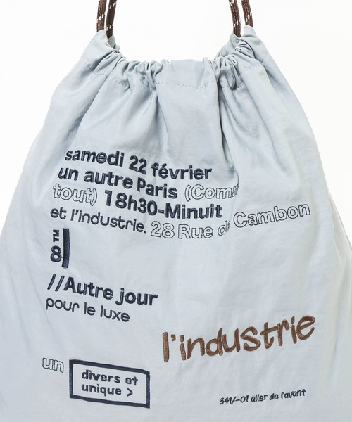 LEPSIM(レプシィム)の「パラコード刺繍トート 638746(トートバッグ・レディース・ライトブルー/ブラック/オフホワイト・ONE SIZE)」の4枚目の写真