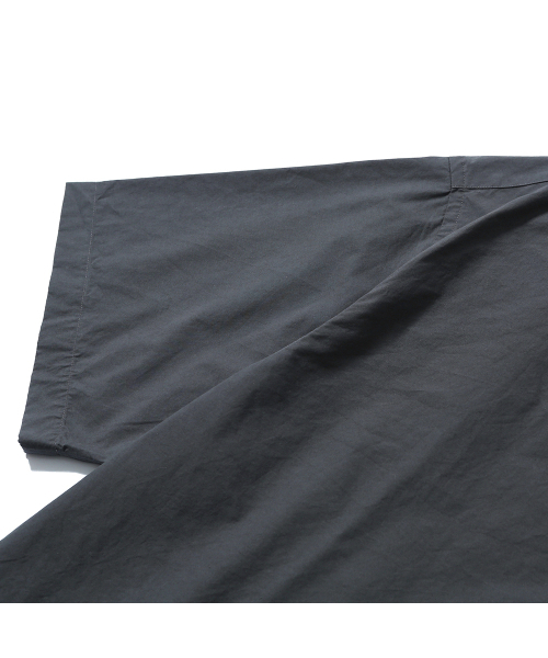 MOIF（モイフ）の「[SS25] ユニフォームハーフシャツ / チャコール（シャツ/ブラウス・メンズ・その他・S/M/L）」の4枚目の写真