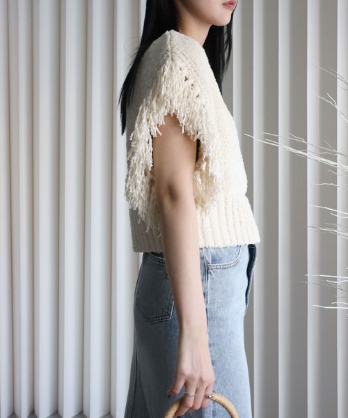 YENNA（イェンナ）の「【 2026 SS 新作 】テープヤーンフリンジカシュクールニットベスト（ベスト・レディース・アイボリー/ベージュ/ブラック・FREE）」の11枚目の写真