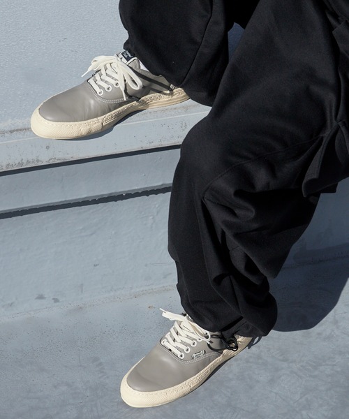 Maison MIHARA YASUHIRO(メゾンミハラヤスヒロ)の「General Scale. Maison MIHARA YASUHIRO /ジェネラルスケール メゾンミハラヤスヒロ KIEFER Leather Low-Top Sneakers ローカットスニーカー(スニーカー・メンズ・グレー・38/41/42/37)」の2枚目の写真