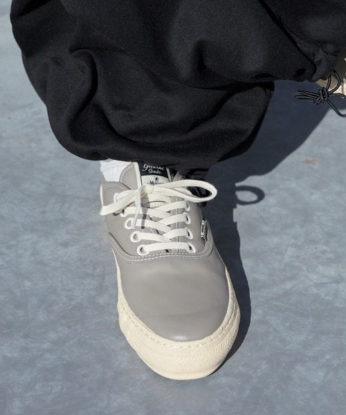 Maison MIHARA YASUHIRO(メゾンミハラヤスヒロ)の「General Scale. Maison MIHARA YASUHIRO /ジェネラルスケール メゾンミハラヤスヒロ KIEFER Leather Low-Top Sneakers ローカットスニーカー(スニーカー・メンズ・グレー・38/41/42/37)」の4枚目の写真