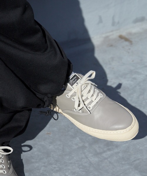 Maison MIHARA YASUHIRO(メゾンミハラヤスヒロ)の「General Scale. Maison MIHARA YASUHIRO /ジェネラルスケール メゾンミハラヤスヒロ KIEFER Leather Low-Top Sneakers ローカットスニーカー(スニーカー・メンズ・グレー・38/41/42/37)」の5枚目の写真