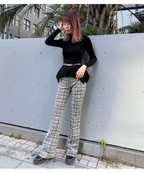 Desert Rose(デザートローズ)の「【DESERT ROSE/デザートローズ】ベルト付ハイネックペプラムニット(ニット/セーター・レディース・ブラック・FREE)」の2枚目の写真