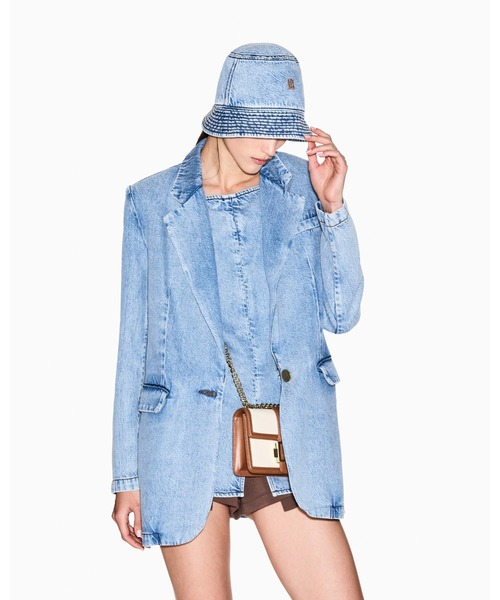 ARMANI EXCHANGE(アルマーニエクスチェンジ)の「【A|X アルマーニ エクスチェンジ】AXロゴ デニムバケットハット(ハット・レディース・インディゴブルー・FREE)」の4枚目の写真