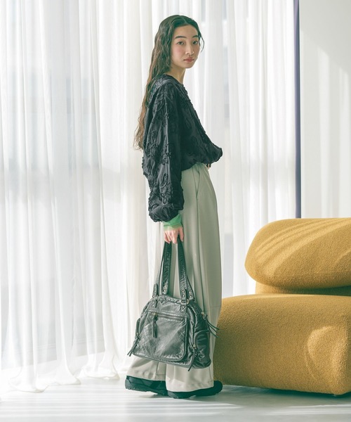 niko and...（ニコアンド）の「【A4サイズ収納可能】洗いスタッズボストンバッグ（ボストンバッグ・レディース・ダークブラウン/ブラック・0）」の8枚目の写真