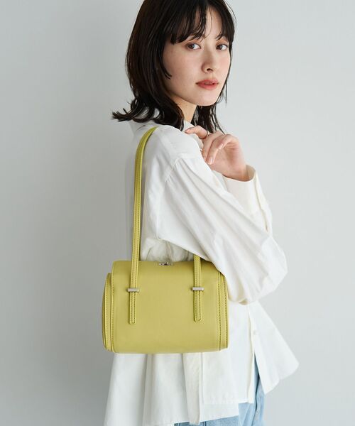 YECCA VECCA(イェッカヴェッカ)の「フェイクレザーミニボストンバッグ(ショルダーバッグ・レディース・イエロー/シルバー/ブラック/グレイッシュベージュ・FREE)」の12枚目の写真