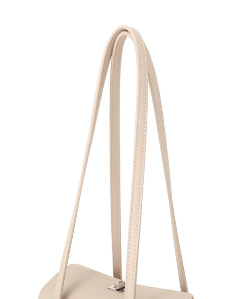 YECCA VECCA(イェッカヴェッカ)の「フェイクレザーミニボストンバッグ(ショルダーバッグ・レディース・イエロー/シルバー/ブラック/グレイッシュベージュ・FREE)」の22枚目の写真