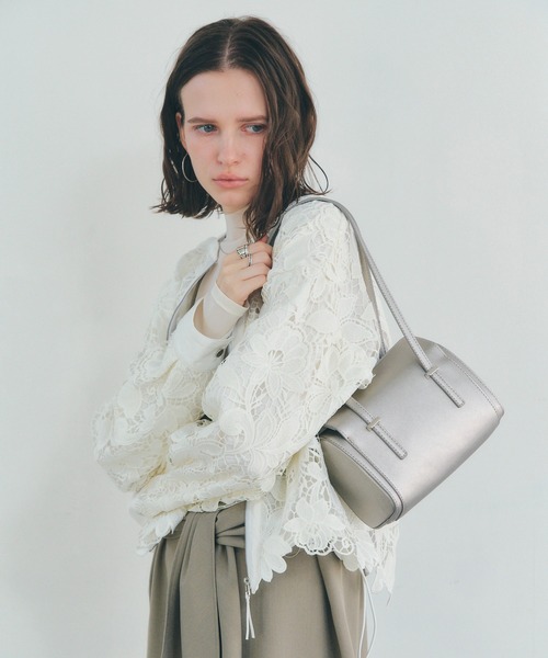 YECCA VECCA(イェッカヴェッカ)の「フェイクレザーミニボストンバッグ(ショルダーバッグ・レディース・イエロー/シルバー/ブラック/グレイッシュベージュ・FREE)」の5枚目の写真