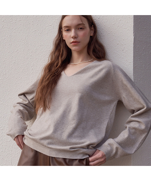VASCARA(バスカラ)の「Oversized Fit V-Neck Long Sleeve Knitwear (5colors)(ニット/セーター・レディース・ブラック/ライトブラウン/グレー/ブラウン/パープル・FREE)」の4枚目の写真