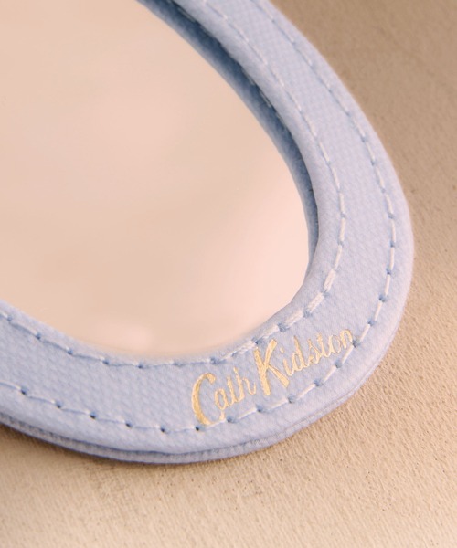 Cath Kidston(キャスキッドソン)の「ミラー チャーム Stanley in London(チャーム・レディース・ブルー・FREE)」の3枚目の写真