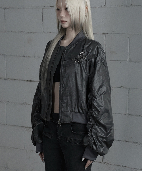 ETRE AU SOMMET(エトレオソメ)の「Chest Belt Tipstop Shirring Crop Jacket (Dark Gray)(ナイロンジャケット・レディース・ダークグレー・FREE)」の2枚目の写真