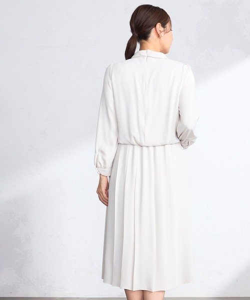 GALLORIA（ギャローリア）の「ラッフルプリーツワンピース（ワンピース・レディース・ライトグレー/ネイビー・L/LL/M/S）」の8枚目の写真