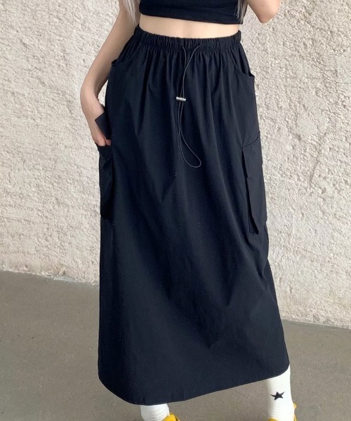 SallyLunn(サリーラン)の「ナイロンカーゴ ロングスカート(スカート・レディース・ブラック/グレー・LARGE/MEDIUM)」の4枚目の写真