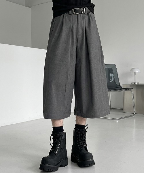 B.R.U(ブル)の「ワイドストレートハーフパンツ(スラックス・メンズ・ブラック/グレー・MEDIUM/LARGE)」の1枚目の写真
