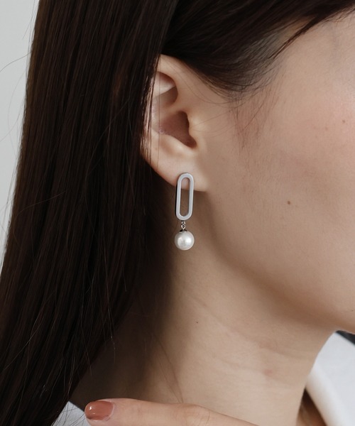 J by blue(ジェイバイブルー)の「メタルパールピアス / サージカルステンレス(ピアス(両耳用)・レディース・シルバー/ゴールド・FREE)」の5枚目の写真