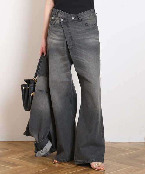 AP STUDIO(エーピーストゥディオ)の「デニムアシンメトリ―パンツ(デニムパンツ・レディース・チャコールグレー・36/40/38)」の7枚目の写真