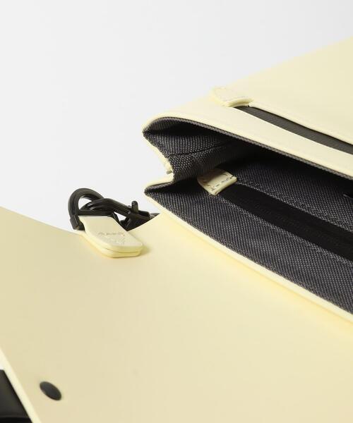 SENSE OF PLACE by URBAN RESEARCH(センスオブプレイスバイアーバンリサーチ)の「GASTON LUGA SPLASH CROSSBODY BAG(ショルダーバッグ・メンズ・グレー系その他/イエロー系その他/ブラック・ONE)」の6枚目の写真
