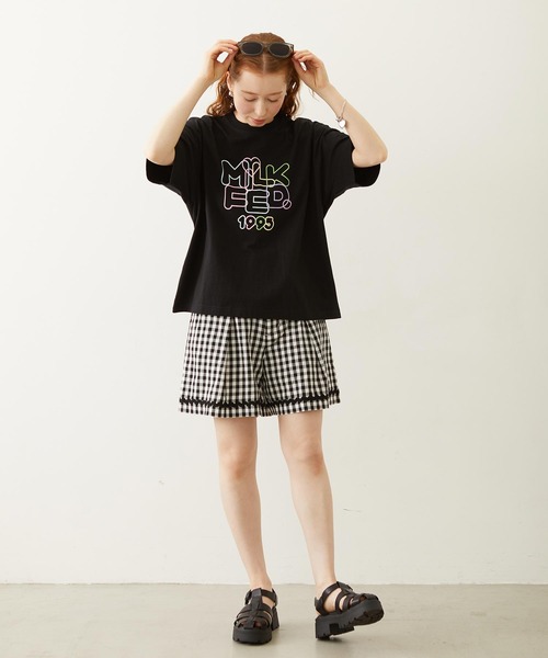 MILKFED.(ミルクフェド)の「MILKFED. NEON LOGO WIDE S/S TEE(Tシャツ/カットソー・レディース・ブラック/ライトピンク/ホワイト・M/L)」の5枚目の写真