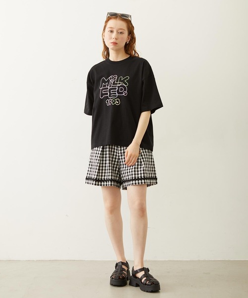MILKFED.(ミルクフェド)の「MILKFED. NEON LOGO WIDE S/S TEE(Tシャツ/カットソー・レディース・ブラック/ライトピンク/ホワイト・M/L)」の7枚目の写真