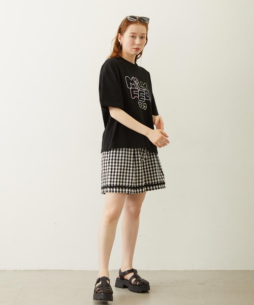 MILKFED.(ミルクフェド)の「MILKFED. NEON LOGO WIDE S/S TEE(Tシャツ/カットソー・レディース・ブラック/ライトピンク/ホワイト・M/L)」の8枚目の写真
