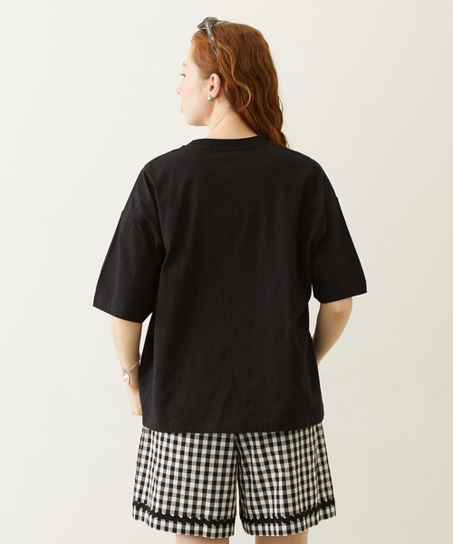 MILKFED.(ミルクフェド)の「MILKFED. NEON LOGO WIDE S/S TEE(Tシャツ/カットソー・レディース・ブラック/ライトピンク/ホワイト・M/L)」の4枚目の写真