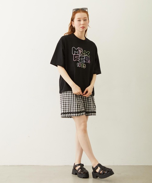 MILKFED.(ミルクフェド)の「MILKFED. NEON LOGO WIDE S/S TEE(Tシャツ/カットソー・レディース・ブラック/ライトピンク/ホワイト・M/L)」の9枚目の写真