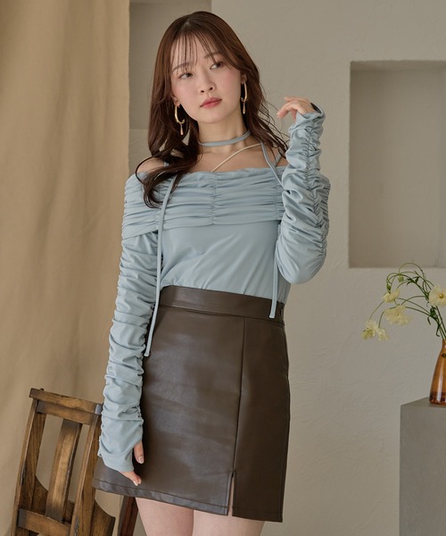 mideal(マイディール)の「gathered design off shoulder / ギャザーデザインオフショルダー(Tシャツ/カットソー・レディース・ブルー/アイボリー/ブラウン・FREE)」の4枚目の写真