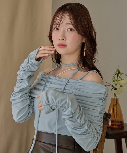 mideal(マイディール)の「gathered design off shoulder / ギャザーデザインオフショルダー(Tシャツ/カットソー・レディース・ブルー/アイボリー/ブラウン・FREE)」の9枚目の写真