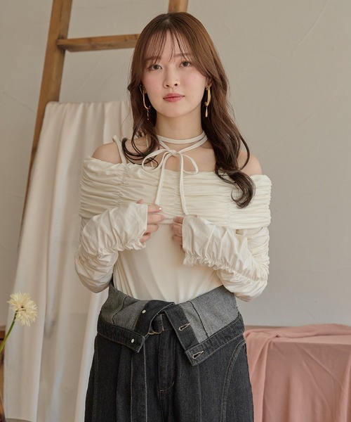 mideal(マイディール)の「gathered design off shoulder / ギャザーデザインオフショルダー(Tシャツ/カットソー・レディース・ブルー/アイボリー/ブラウン・FREE)」の13枚目の写真