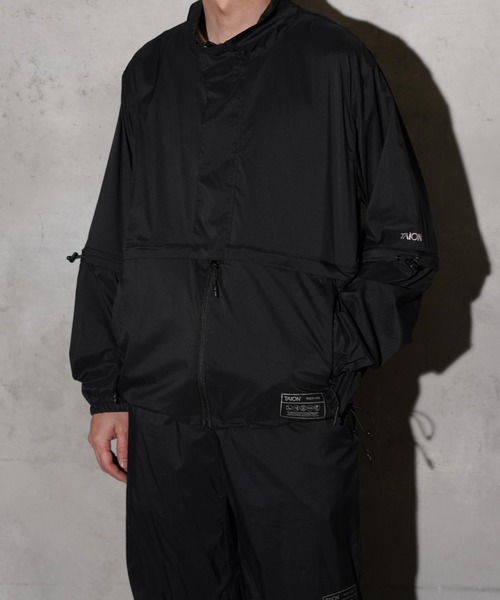 TAION(タイオン)の「TAION / タイオン BASIC SPORTS HI-NECK W-ZIP DETACHABLE LIGHT JACKET(TAION-112WZDCBS) ベーシック スポーツ ハイネック Wジップ デタッチャブル ライトジャケット(ブルゾン・メンズ・ブラック・MEDIUM/LARGE/X-LARGE)」の2枚目の写真