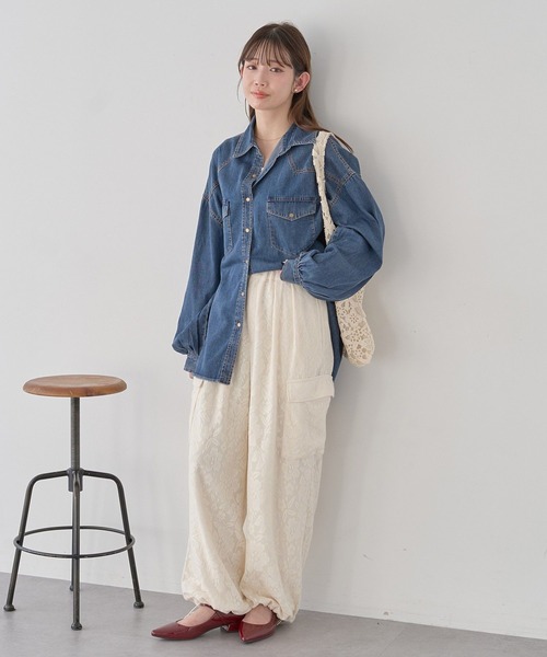 earth music&ecology(アースミュージックアンドエコロジー)の「総レースカーゴパンツ(カーゴパンツ・レディース・ブラック/アイボリー・FREE)」の4枚目の写真