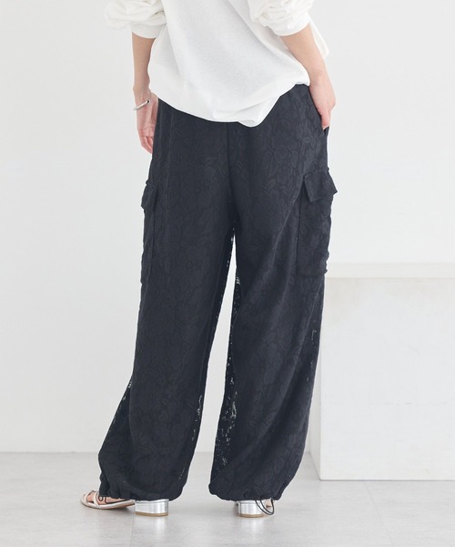 earth music&ecology(アースミュージックアンドエコロジー)の「総レースカーゴパンツ(カーゴパンツ・レディース・ブラック/アイボリー・FREE)」の13枚目の写真