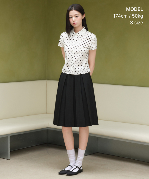 MUSINSA STANDARD WOMAN（ムシンサスタンダードウーマン）の「ウィメンズボールドプリーツニーレングススカート[ブラック]（スカート・レディース・その他・SMALL/MEDIUM/LARGE/X-SMALL）」の6枚目の写真
