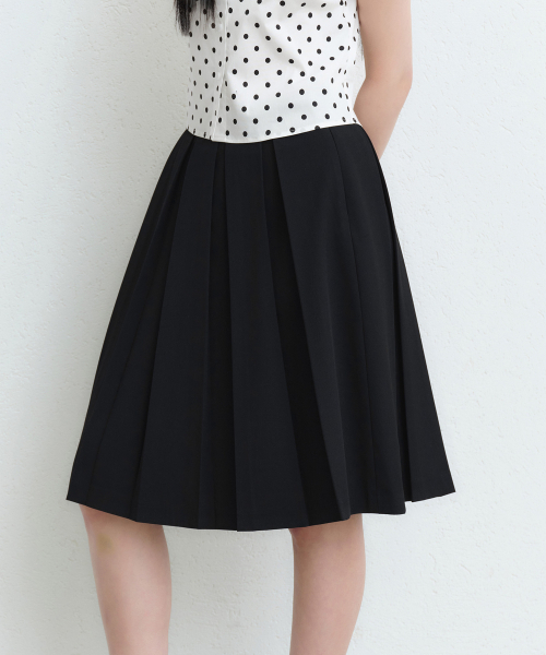 MUSINSA STANDARD WOMAN（ムシンサスタンダードウーマン）の「ウィメンズボールドプリーツニーレングススカート[ブラック]（スカート・レディース・その他・SMALL/MEDIUM/LARGE/X-SMALL）」の8枚目の写真