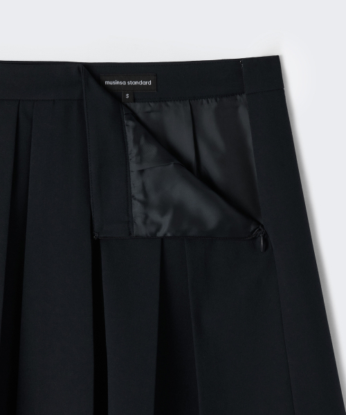 MUSINSA STANDARD WOMAN（ムシンサスタンダードウーマン）の「ウィメンズボールドプリーツニーレングススカート[ブラック]（スカート・レディース・その他・SMALL/MEDIUM/LARGE/X-SMALL）」の9枚目の写真