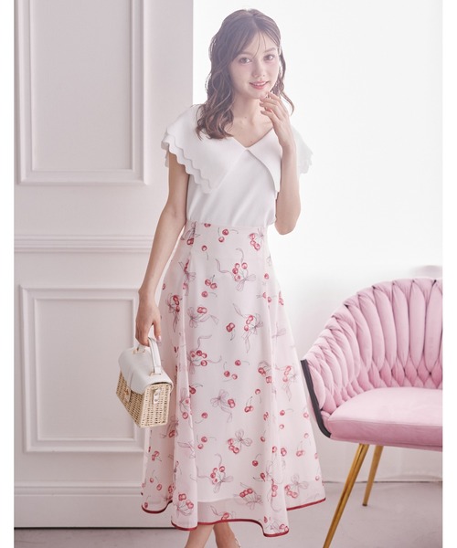 tocco closet(トッコ クローゼット)の「バックレースアップチェリー×リボンプリントシアーフレアスカート(スカート・レディース・レッド/ネイビー・M)」の5枚目の写真